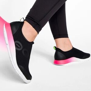 NEW Oofos OOmg Sport Size 9